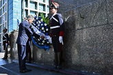  President Niinistö nedlade en krans vid minnesmärket över José Artigas i Montevideo den 17 augusti 2016. Foto: Presidencia de la Republica - ROU 