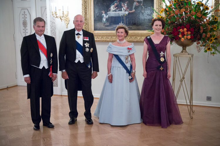 Juhlapäivällinen Presidentinlinnassa tiistaina 6. syyskuuta 2016: presidentti Sauli Niinistö, kuningas Harald V, kuningatar Sonja ja rouva Jenni Haukio. Kuva: Matti Porre/Tasavallan presidentin kanslia