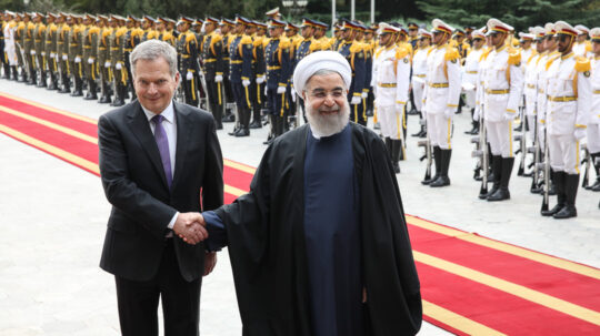 Iranin presidentti Hassan Rouhani toivotti presidentti Sauli Niinistön tervetulleeksi. Kuva: Juhani Kandell/Tasavallan presidentin kanslia