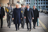 Presidentit kävelivät Linnalta kaupungintalolle, Helsingin kaupungin tarjoamalle lounaalle. Kuva: Juhani Kandell/Tasavallan presidentin kanslia