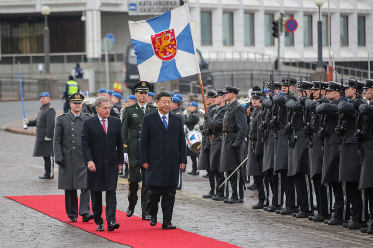  Kunniakomppanian tarkastus Pohjois-Esplanadilla. Kuva: Juhani Kandell/Tasavallan presidentin kanslia 