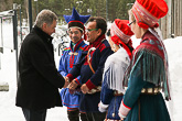  President Niinistö greeted representatives of the Sámi Parliament in Sajos on 6 February. Shaking hands with Heikki Paltto, I vice Chair of the Sámi Parliament; Nilla Tapiola, member of the Sámi Parliament; Anni-Helena Ruotsala, Director of Administration; and Pia Ruotsala, Executive Director of Sajos. Topical issues concerning the Sámi were discussed. Photo: Matti Porre/Office of the President of the Republic of Finland