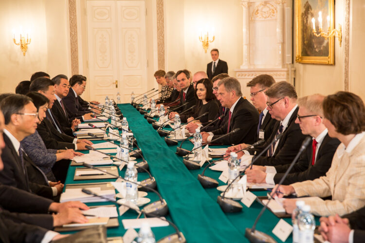  Presidentit keskustelivat Suomen ja Kiinan suhteista ja kansainvälisistä kysymyksistä, kuten Venäjästä, Yhdysvalloista, EU:sta sekä Korean niemimaan tilanteesta. Kuva: Juhani Kandell/Tasavallan presidentin kanslia