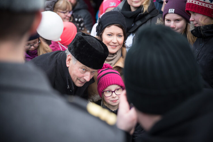  Selfier var eftertraktade också i Tervola. Foto: Matti Porre/Republikens presidents kansli
