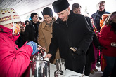  Coffee tasted good in the mild frost. Photo: Matti Porre/Office of the President of the Republic of Finland 