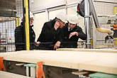  President Niinistö was introduced to the sawmill and planing mill, Tervolan Saha ja Höyläämö Oy. The hosts during the visit were the owners Juha and Lea Kokkonen Photo: Matti Porre/Office of the President of the Republic of Finland 