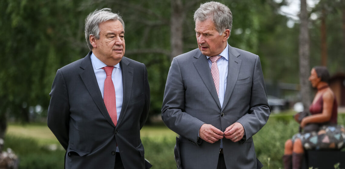 President Niinistö och generalsekreterare Guterres anländer till mötesplatsen före det avslutande anförandet. Foto: Matti Porre/Republikens presidents kansli