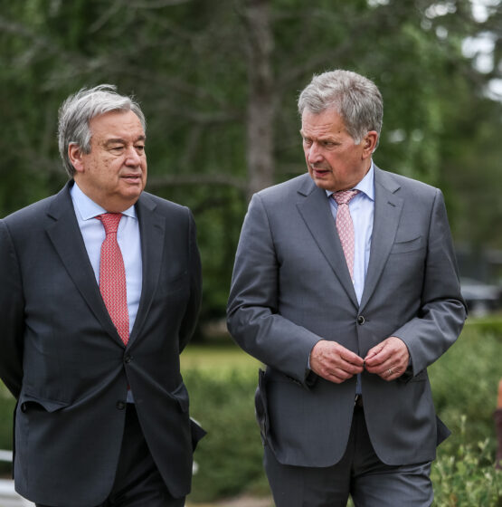 President Niinistö och generalsekreterare Guterres anländer till mötesplatsen före det avslutande anförandet. Foto: Matti Porre/Republikens presidents kansli