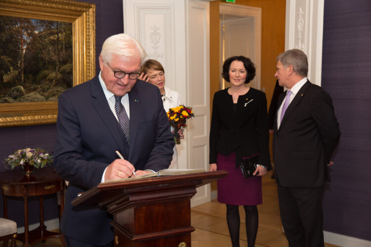Presidentti Niinistö ja rouva Haukio ottivat vieraat vastaan 17. syyskuuta 2018 Presidentinlinnassa. Kuva: Juhani Kandell/Tasavallan presidentin kanslia