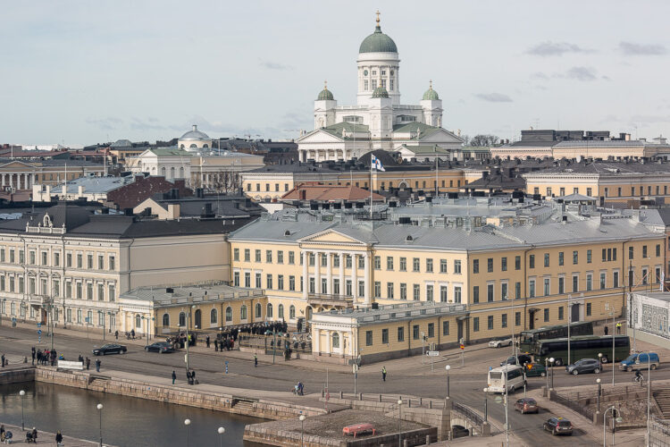 The Presidential Palace is located in Helsinki, at the corner of Pohjoisesplanadi and Mariankatu, on one side of the Market Square.Photo: Matti Porre/Office of the President of the Republic of Finland