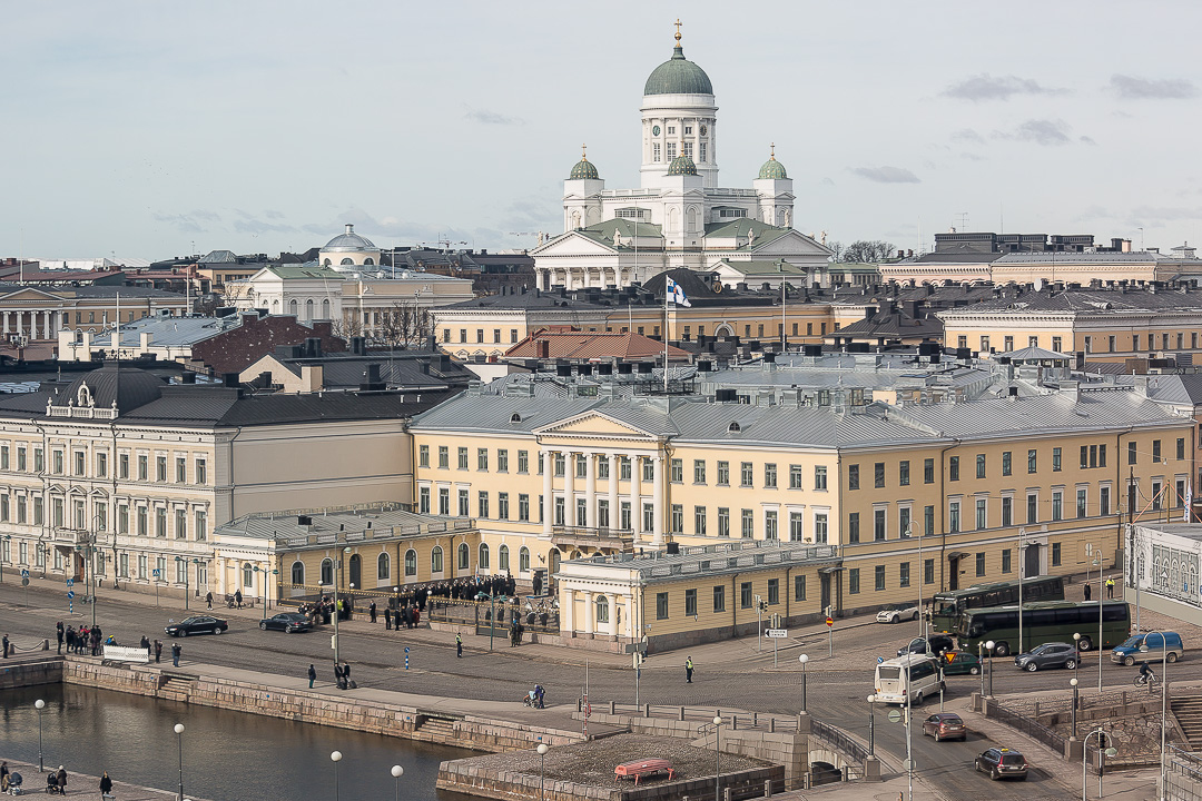 The Presidential Palace is located in Helsinki, at the corner of Pohjoisesplanadi and Mariankatu, on one side of the Market Square.Photo: Matti Porre/Office of the President of the Republic of Finland