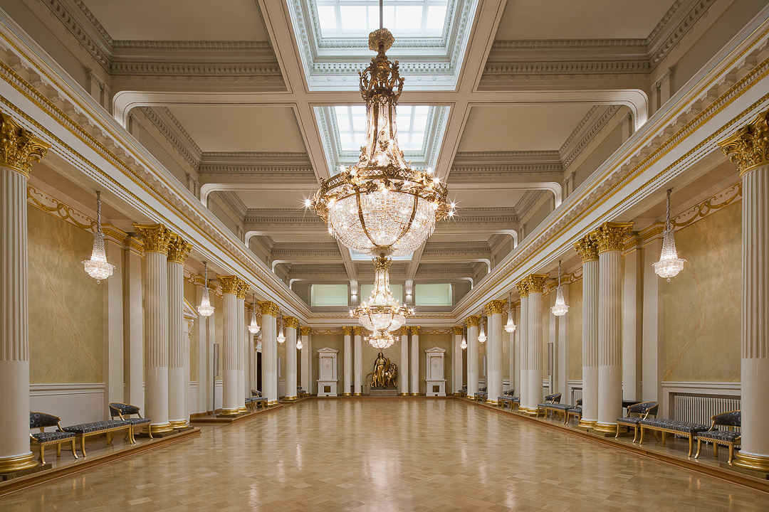 	Changes to the large spaces of the Hall of State and Hall of Mirrors are virtually undetectable. The palace's crystal chandelier and old light fittings were given a thorough overhaul. Photo: Office of the President of the Republic