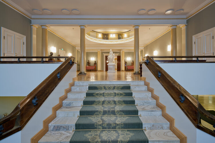 The entrance on Mariankatu. Staircase leading to the Atrium from the foyer of the Mariankatu entrance. Photo: Soile Tirilä / National Board of Antiquities 2014