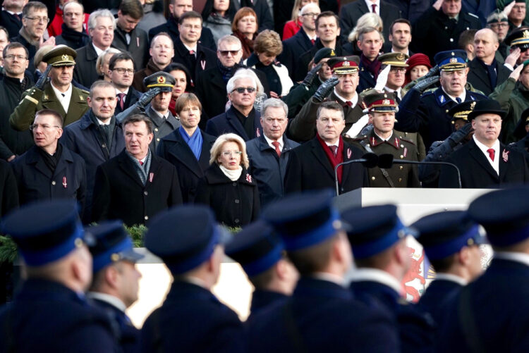 Latvian asevoimien sotilasparaati Latvian 100-vuotisjuhlissa 18.11.2018.