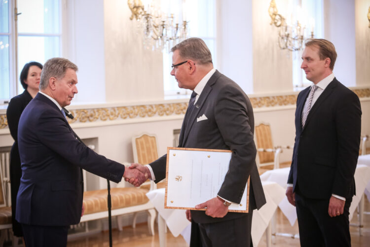 Tasavallan presidentti Sauli Niinistö jakoi vuoden 2018 kansainvälistymispalkinnot keskiviikkona 14. marraskuuta Presidentinlinnassa. Tulokasyrityksenä palkittiin silmänpainemittareita valmistava Icare Finland Oy, kasvuyrityksenä älykkäitä tiedonhallinnan ratkaisuja tuottava M-Files Oy ja yhteisöjen sarjassa pk-yritysten kasvua ja kansainvälistymistä vauhdittava Kasvu Open. Kuva: Matti Porre/Tasavallan presidentin kanslia