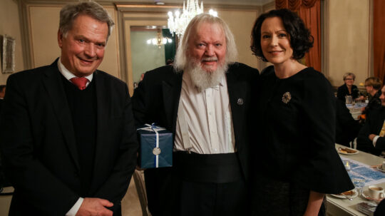 Vaasan ja Seinäjoen kaupunginorkestereiden yhteiskonsertissa Leif Segerstamin sinfonia nro 319, Ihmisihme. Teos on omistettu presidenttiparin Aaro-pojalle. Kuva: Matti Porre/Tasavallan presidentin kanslia