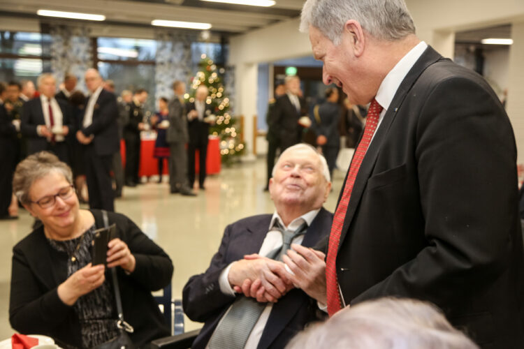 Tasavallan presidentti Sauli Niinistö osallistui puolisonsa Jenni Haukion kanssa Kaunialan sairaalan perinteiseen joulujuhlaan.
