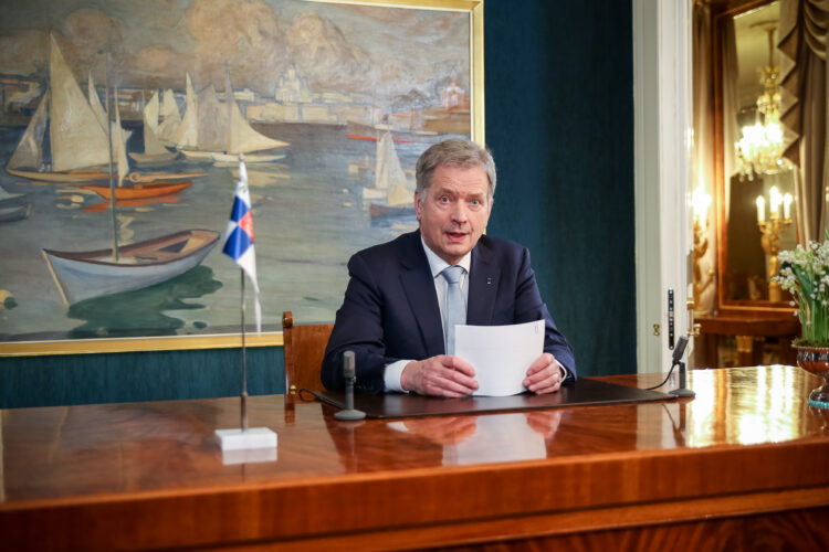 Tasavallan presidentti Sauli Niinistö puhumassa vuoden 2019 uudenvuodenpuhettaan. Kuva: Matti Porre/Tasavallan presidentin kanslia