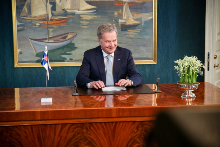 Tasavallan presidentti Sauli Niinistö puhumassa vuoden 2019 uudenvuodenpuhettaan. Kuva: Matti Porre/Tasavallan presidentin kanslia