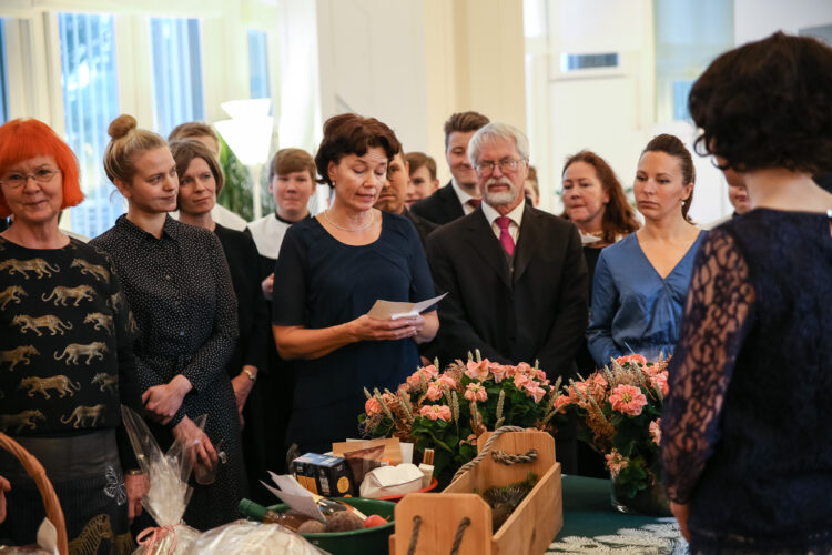 Tasavallan presidentti Sauli Niinistö ja rouva Jenni Haukio vastaanottivat perinteiset joulutervehdykset Mäntyniemessä keskiviikkona 19. joulukuuta 2018. Kuva: Matti Porre/Tasavallan presidentin kanslia