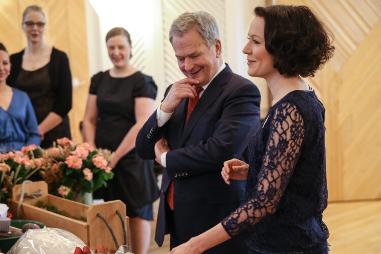 Tasavallan presidentti Sauli Niinistö ja rouva Jenni Haukio vastaanottivat perinteiset joulutervehdykset Mäntyniemessä keskiviikkona 19. joulukuuta 2018. Kuva: Matti Porre/Tasavallan presidentin kanslia