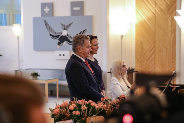 Tasavallan presidentti Sauli Niinistö ja rouva Jenni Haukio vastaanottivat perinteiset joulutervehdykset Mäntyniemessä keskiviikkona 19. joulukuuta 2018. Kuva: Matti Porre/Tasavallan presidentin kanslia