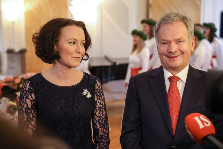 Tasavallan presidentti Sauli Niinistö ja rouva Jenni Haukio vastaanottivat perinteiset joulutervehdykset Mäntyniemessä keskiviikkona 19. joulukuuta 2018. Kuva: Matti Porre/Tasavallan presidentin kanslia