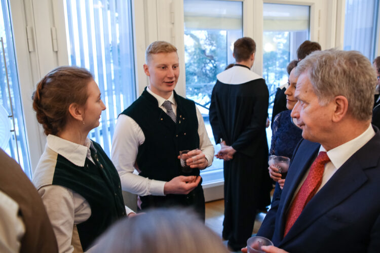 Tasavallan presidentti Sauli Niinistö ja rouva Jenni Haukio vastaanottivat perinteiset joulutervehdykset Mäntyniemessä keskiviikkona 19. joulukuuta 2018. Kuva: Matti Porre/Tasavallan presidentin kanslia