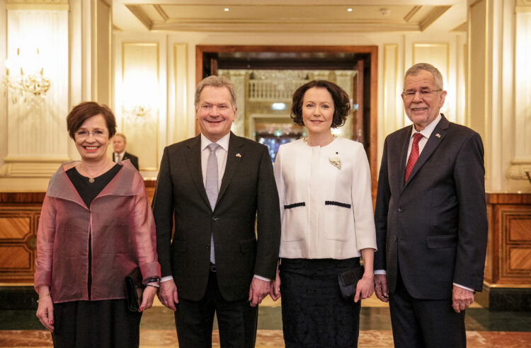 Presidentti Niinistö ja Itävallan liittopresidentti Alexander Van der Bellen tapasivat Wienissä 1.1.2019. Presidenttipari osallistuu liittopresidentti Van der Bellenin ja rouva Doris Schmidauerin kutsumana Wienin filharmonikkojen perinteiseen uudenvuoden konserttiin Musikverein-konserttitalossa Wienissä. Kuva: Peter Lechner/Itävallan liittopresidentin kanslia