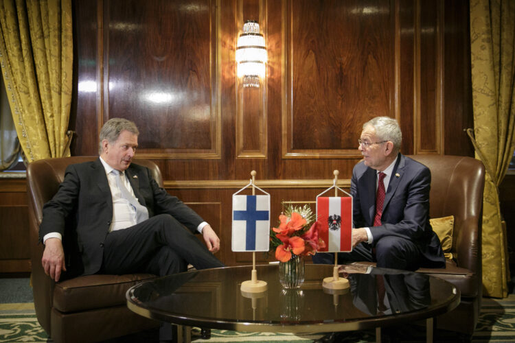 Under besöket diskuterade president Niinistö och förbundspresident Van der Bellen också aktuella bilaterala och internationella frågor. Foto: Peter Lechner/Österrikes förbundspresidents kansli