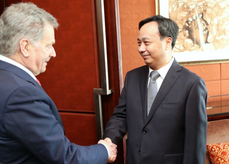 President Niinistö träffades med ordförande för Kinas utvecklingsbank Zhao Huan i Peking. Bild: Matti Porre/Republikens presidents kansli