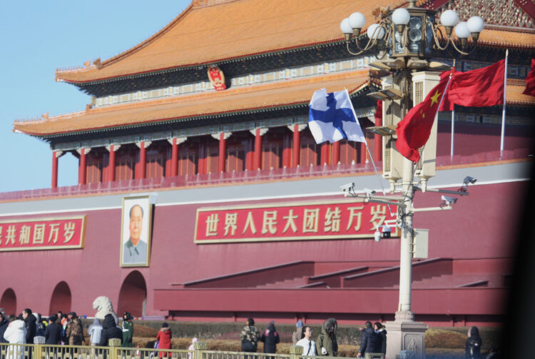 Finnish flags flown in Beijing for the state visit of President Niinistö. Kuva: Matti Porre/Tasavallan presidentin kanslia