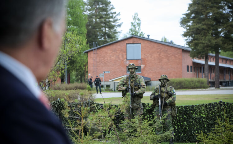 Vierailun lopuksi presidentti Niinistö tutustui Pohjois-Karjalan rajavartiostoon Onttolassa. Ojelmassa oli muun muassa varusmiesten saapumiserän 1/19 toimintanäytös. Kuva: Katri Makkonen/Tasavallan presidentin kanslia