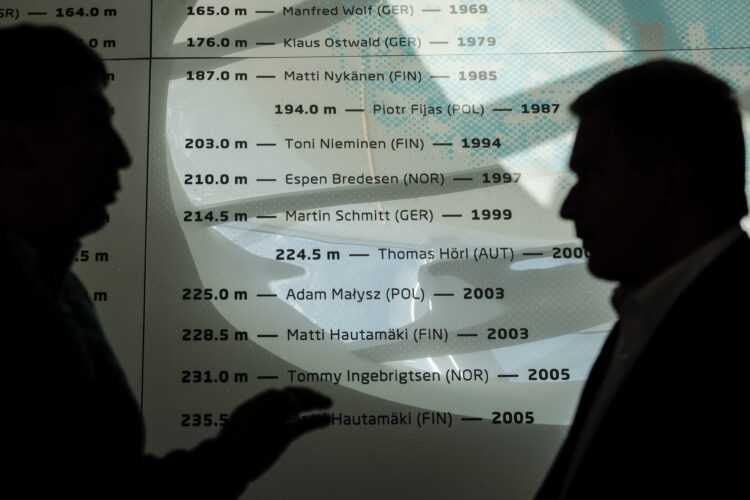 Suomalaisista ME-hypyt ovat Planican lentomäessä leiskauttaneet Matti Nykänen, Toni Nieminen ja Matti Hautamäki. Kuva: Matti Porre/Tasavallan presidentin kanslia
