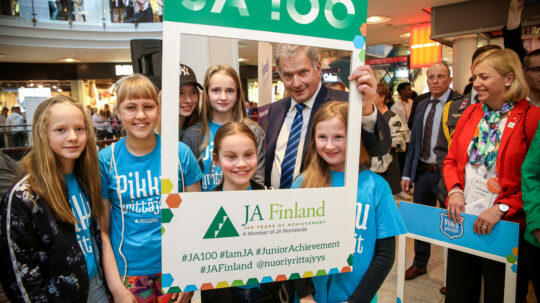 Presidentti Niinistö tutustui Uskalla Yrittää -kilpailun finalisteihin 8. toukokuuta 2019. Kuva: Matti Porre/Tasavallan presidentin kanslia 
