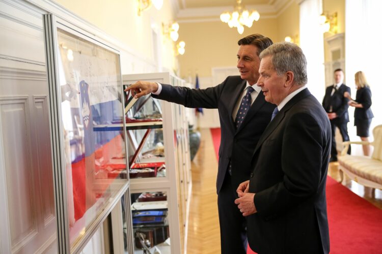 Slovenian flag signed by many athletes. Photo: Matti Porre/Office of the President of the Republic