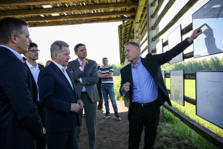 Presidents Niinistö and Pahor visiting an ecovillage Suha pri Predosljah. Photo: Matti Porre/Office of the Republic of Finland