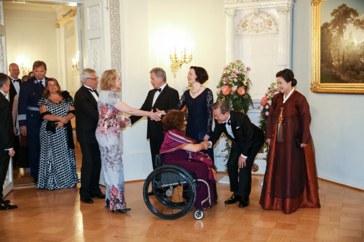 Presidenttipari tarjosi juhlapäivällisen valtiovierailun kunniaksi. Kuva: Juhani Kandell/Tasavallan presidentin kanslia