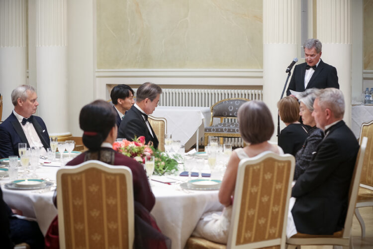 Presidenttipari tarjosi juhlapäivällisen valtiovierailun kunniaksi. Kuva: Juhani Kandell/Tasavallan presidentin kanslia