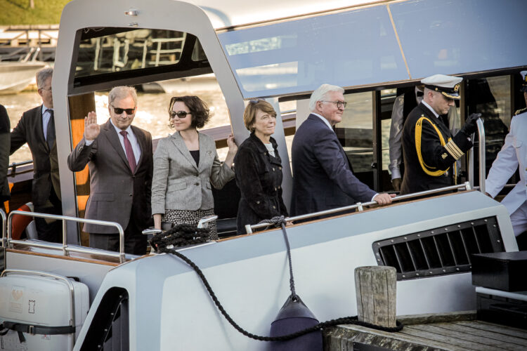 Presidentti Niinistö, rouva Jenni Haukio, Saksan liittopresidentti Frank-Walter Steinmeierin ja rouva Elke Büdenbenderin matkustivat Kultaranta VIII -veneellä Turkuun. Kuva: Matti Porre/Tasavallan presidentin kanslia
