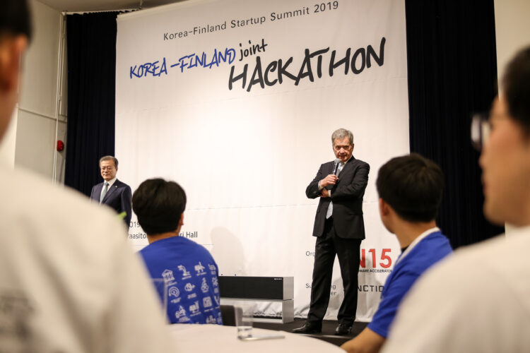 President Niinistö and president Moon launched a Joint Hackathon at the Korea–Finland Startup Summit. Photo: Matti Porre/Office of the President of the Republic of Finland