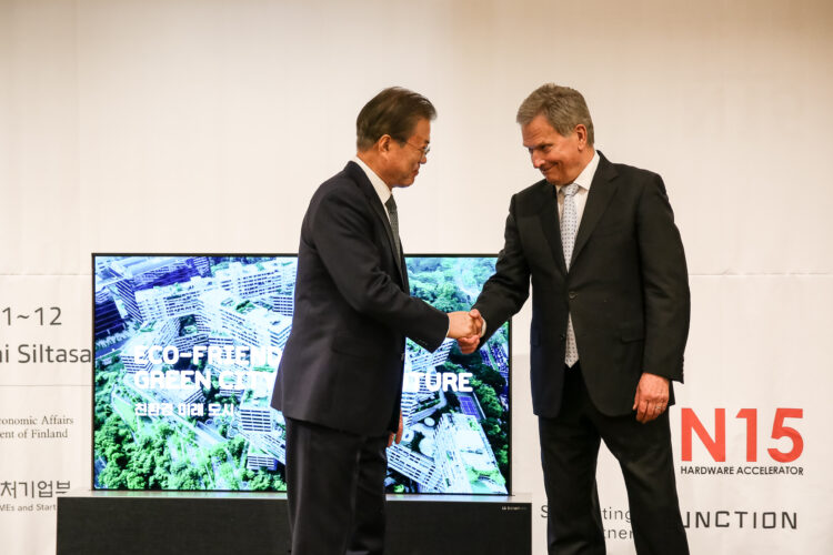 Presidentti Niinistö ja presidentti Moon käynnistivät Korea-Suomi hackaton-tapahtuman Startup Summitissa. Kuva: Matti Porre/Tasavallan presidentin kanslia