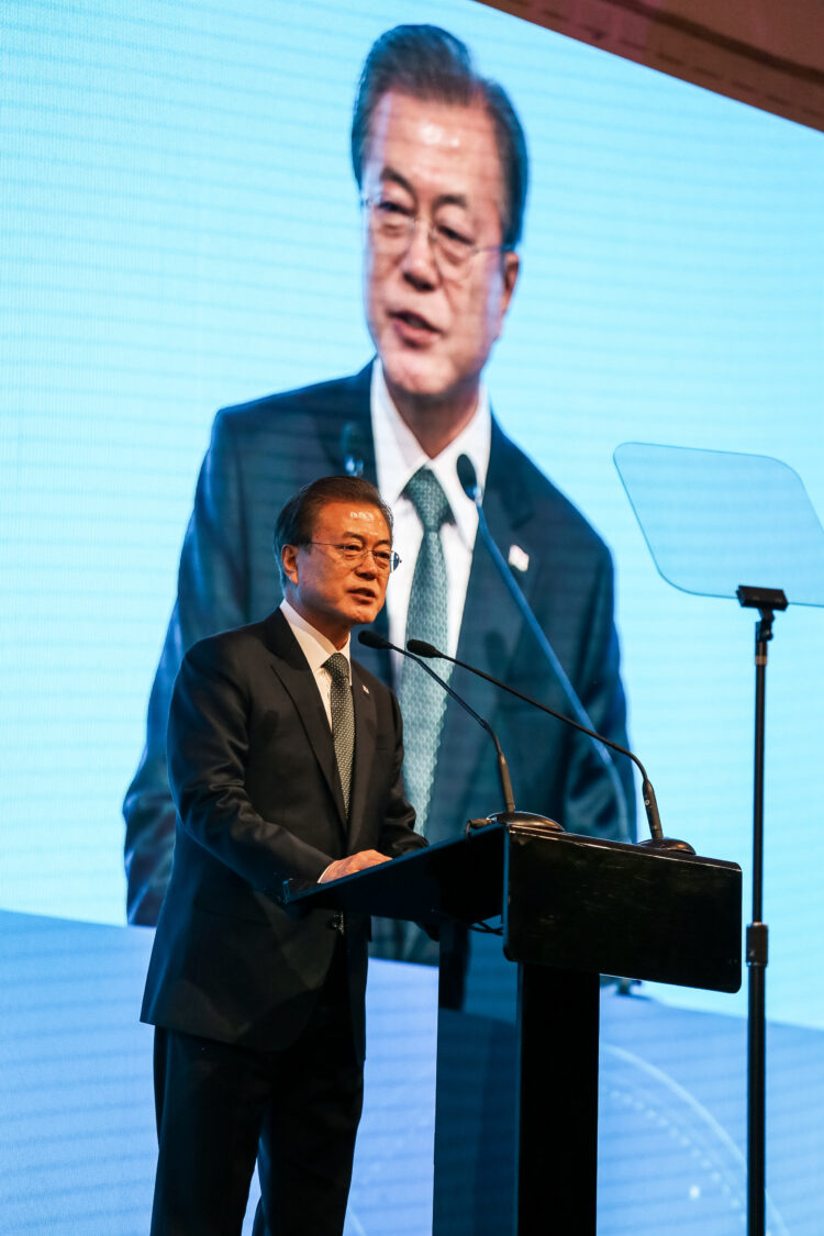 Presidentti Niinistö ja presidentti Moon puhuivat Korea-Suomi Startup Summitissa. Kuva: Matti Porre/Tasavallan presidentin kanslia