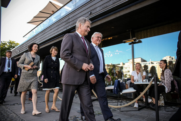 Presidentti Niinistö, rouva Jenni Haukio, Saksan liittopresidentti Frank-Walter Steinmeierin ja rouva Elke Büdenbenderin matkustivat Kultaranta VIII -veneellä Turkuun. Kuva: Matti Porre/Tasavallan presidentin kanslia