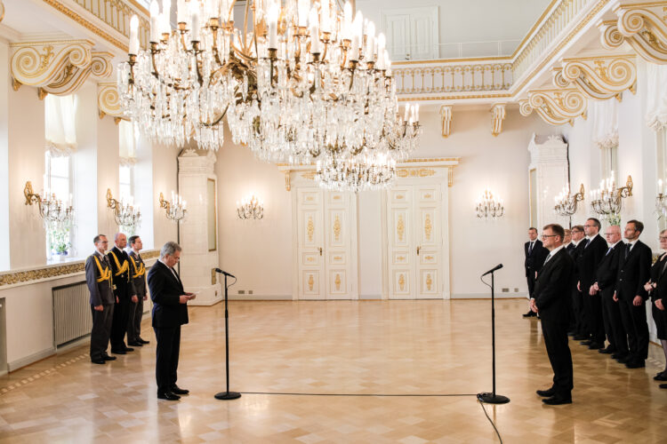 Tehtävänsä jättänyt pääministeri Juha Sipilän hallitus kävi jäähyväiskäynnillä Presidentinlinnassa 6. kesäkuuta 2019 ennen uutta hallitusta. Kuva: Matti Porre/Tasavallan presidentin kanslia