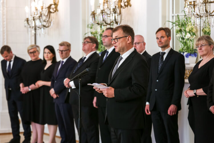 Tehtävänsä jättänyt pääministeri Juha Sipilän hallitus kävi jäähyväiskäynnillä Presidentinlinnassa 6. kesäkuuta 2019 ennen uutta hallitusta. Kuva: Matti Porre/Tasavallan presidentin kanslia