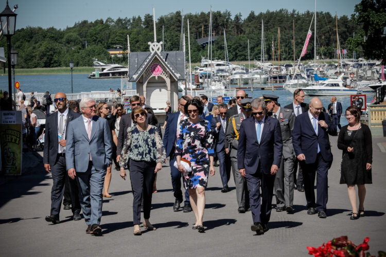 Kaupunkikierroksella Naantalissa. Kuva: Juhani Kandell/Tasavallan presidentin kanslia