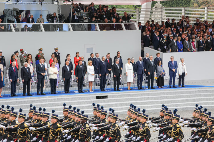 Tasavallan presidentti Sauli Niinistö osallistui Ranskan kansallispäivän juhlallisuuksiin sunnuntaina 14. heinäkuuta 2019 Pariisissa. Vierailua isännöi Ranskan presidentti Emmanuel Macron. Kuva: Riikka Hietajärvi/Tasavallan presidentin kanslia