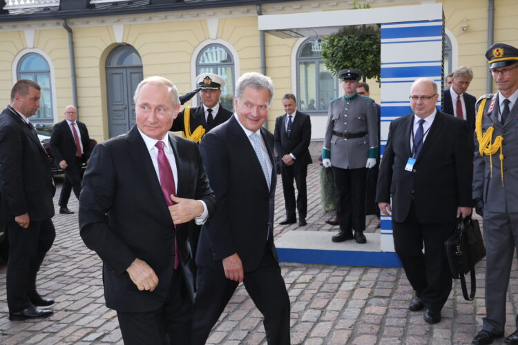 President of the Republic of Finland Sauli Niinistö welcomed President of Russia Vladimir Putin to a working visit to Finland. Photo: Juhani Kandell/Office of the President of the Republic of Finland