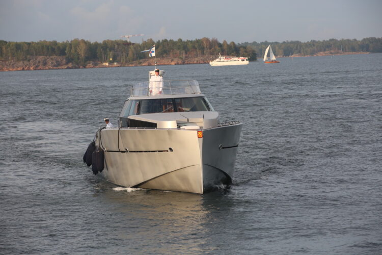 Kultaranta VIII yacht on the way to Suomenlinna. Photo: Juhani Kandell/Office of the President of the Republic of Finland